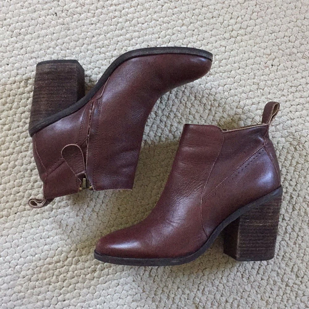Anthropologie Gee Wawa brown booties